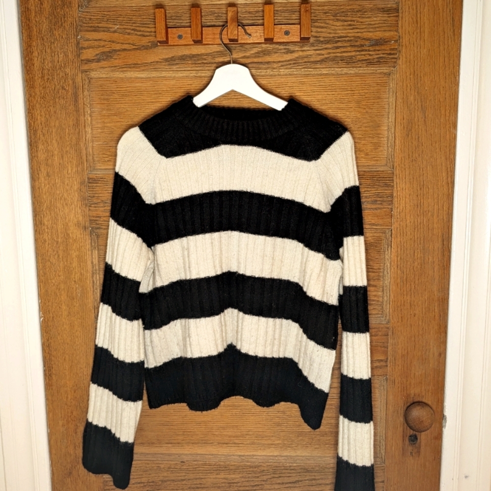 B&W striped medium H&M sweater